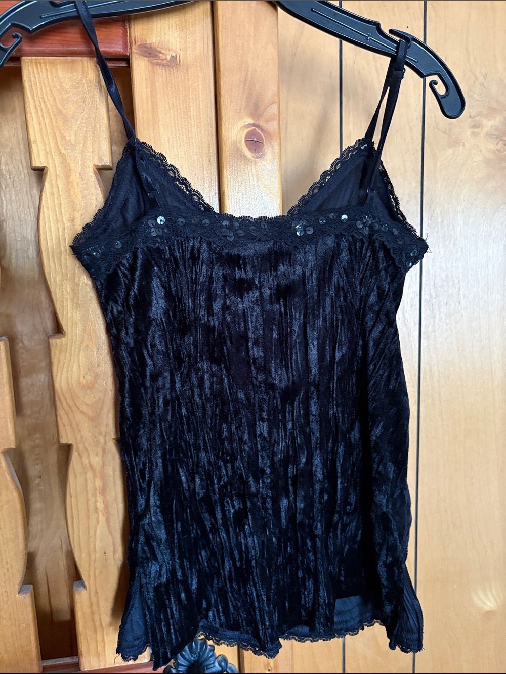 Black Velvet like Lace-Trim Camisole with Sequins - Picture 4 of 9